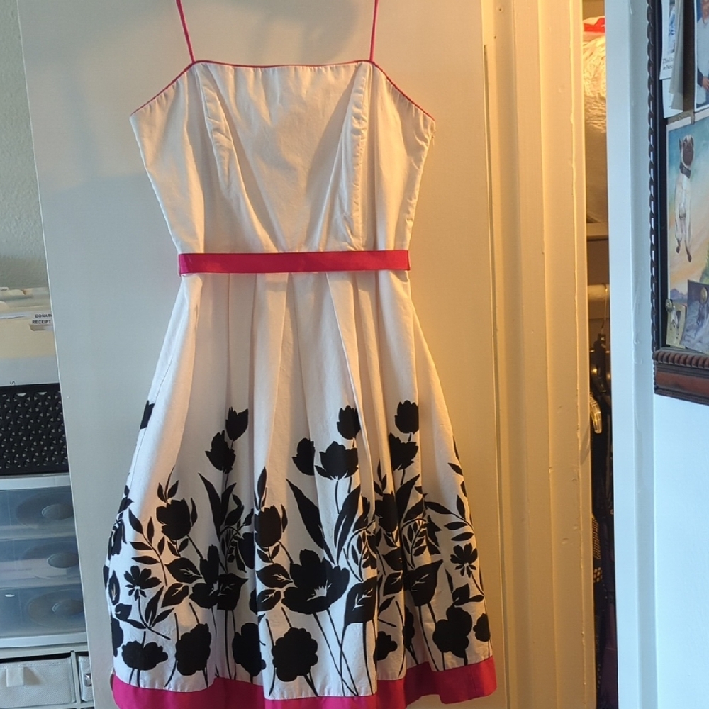 Jessica Howard White and Black Floral Dress with Pink Accents